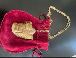 Collar con dije antiguo