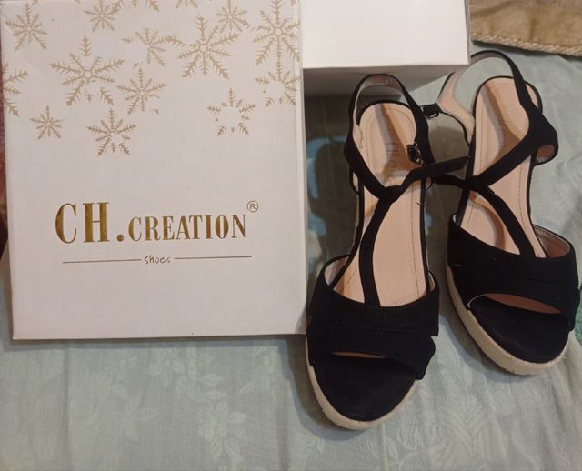 Cuñas negrascon tacón de 10 cm y plataforma tacto