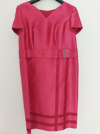 Vestido fucsia satinado abrigo encaje guipur gris