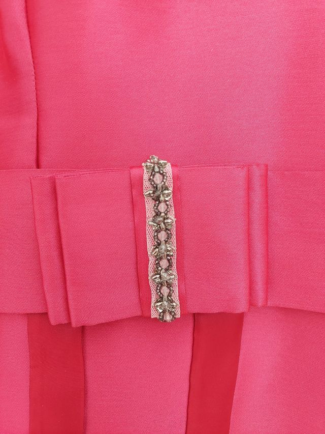 Vestido fucsia satinado abrigo encaje guipur gris