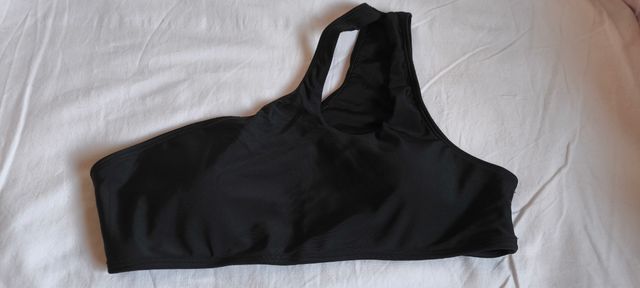 Bikini negro asimétrico