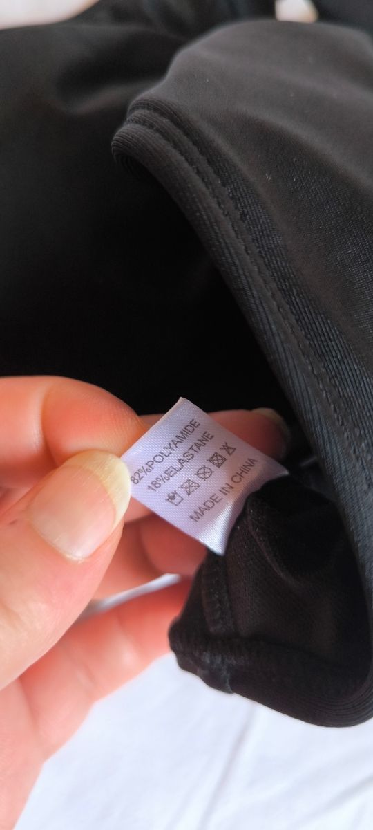 Bikini negro asimétrico