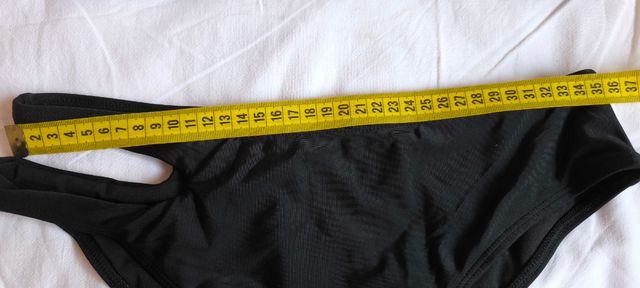 Bikini negro asimétrico