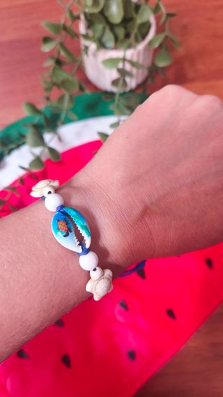 Pulsera macramé azul con tortugas