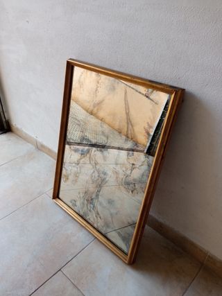 Espejo dorado antiguo