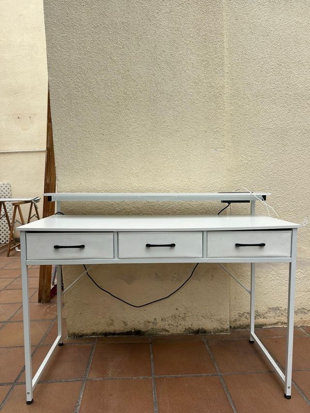 Escritorio blanco metal 3 cajones de tejido