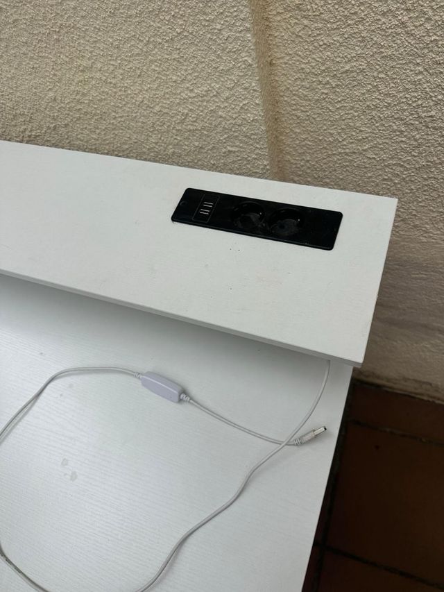 Escritorio blanco metal 3 cajones de tejido