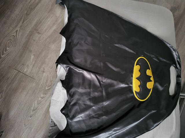 Capa roja superheroe