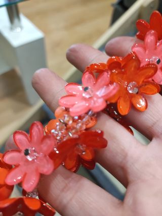 Pulsera flores rojas y naranjas