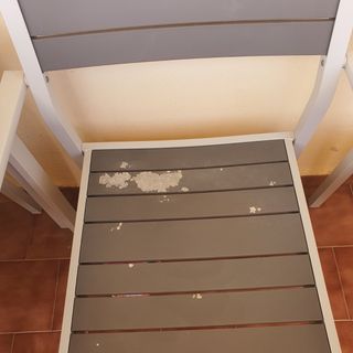 Mesa terraza exterior gris y blanco