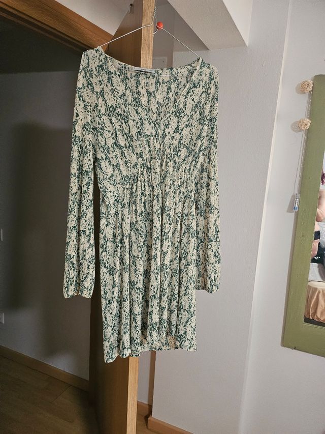 Vestido corto beige y negro