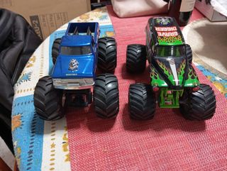 2 Monster Trucks Hot Wheels