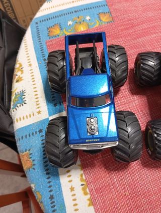 2 Monster Trucks Hot Wheels
