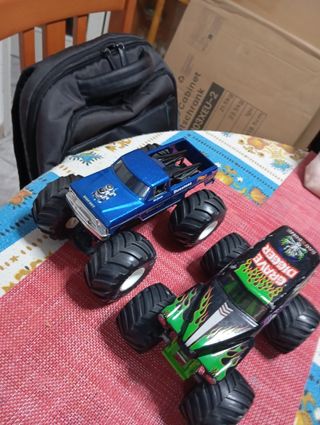 2 Monster Trucks Hot Wheels