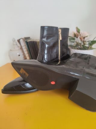 Botines negros Cortefiel - Piel cocodrilo
