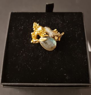 Anillo dorado con Labradorita