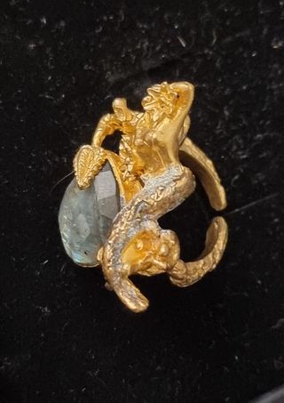 Anillo dorado con Labradorita