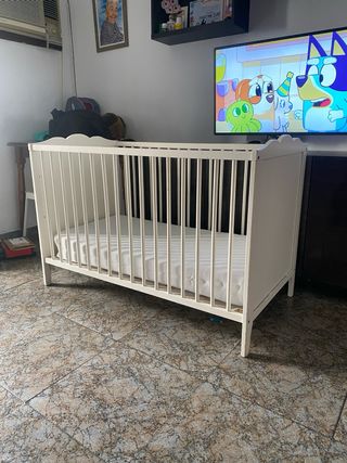Cuna bebé blanca con colchón