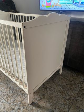 Cuna bebé blanca con colchón