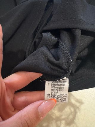 Tubino nero con dettagli oro