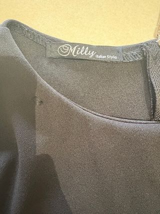 Tubino nero con dettagli oro