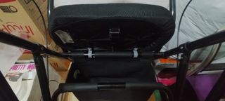 Andador plegable ligero 4,7kg
Color negro.