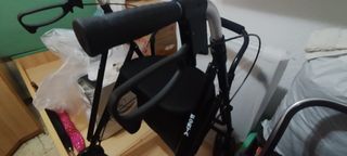 Andador plegable ligero 4,7kg
Color negro.