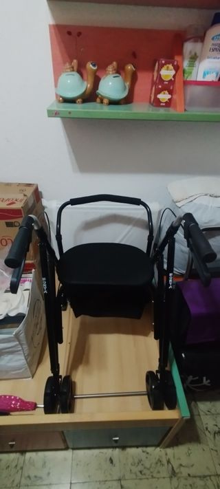 Andador plegable ligero 4,7kg
Color negro.