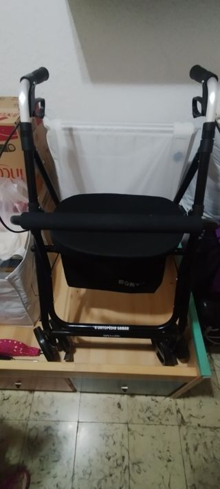 Andador plegable ligero 4,7kg
Color negro.