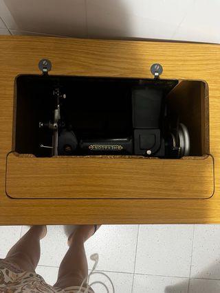 Máquina coser Hexagon Antigua con mueble y costura