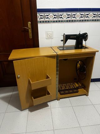 Máquina coser Hexagon Antigua con mueble y costura