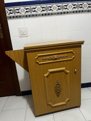 Máquina coser Hexagon Antigua con mueble y costura