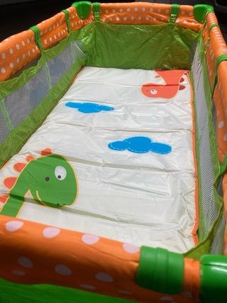 Cuna viaje Babidu dinos. Con colchón incluido.