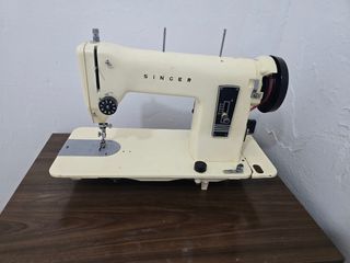 Máquina de coser antigua