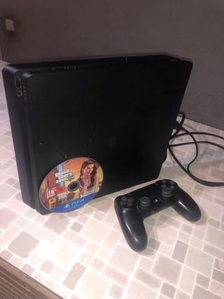 PS4 (PlayStation 4) - GTA, mando y cables.