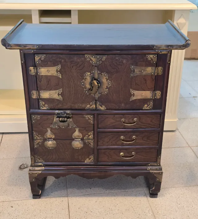 Armario oriental madera s.XX