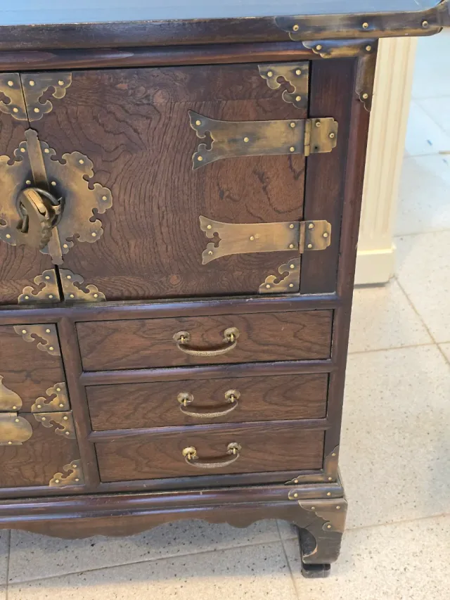 Armario oriental madera s.XX