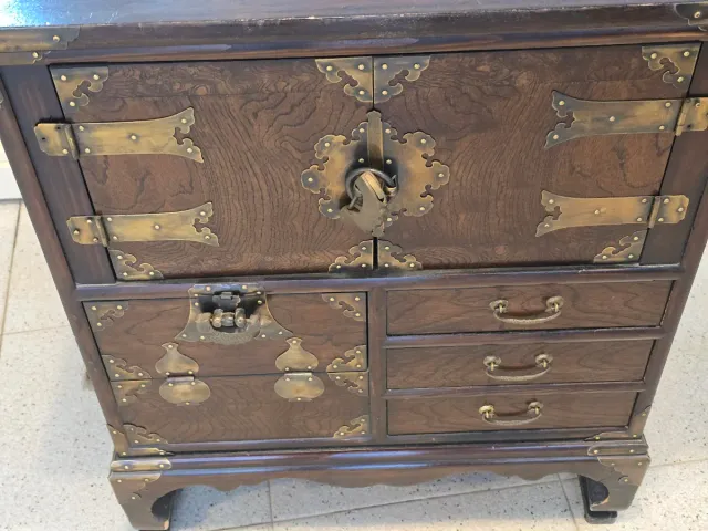 Armario oriental madera s.XX