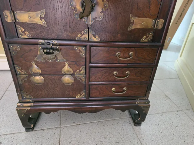 Armario oriental madera s.XX