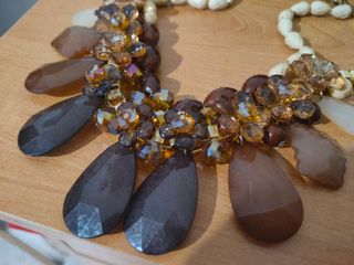 Collana marrone e beige