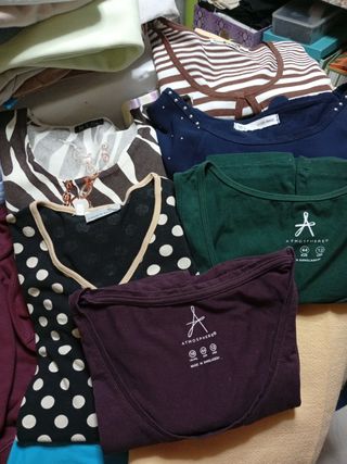6 prendas: jerséis y camisetas lo