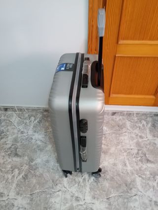 MALETA GRANDE GRIS 75X50X29 NUEVA 