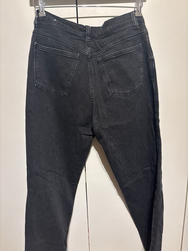 Jeans Newmom tiro alto de Mango