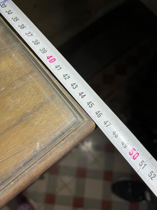 Cómoda antigua de madera tallada