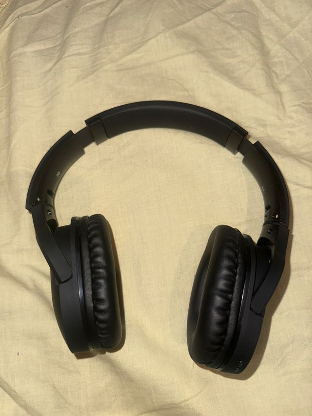 Auriculares negros

SIN CARGADOR