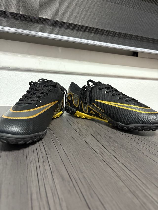 Multitacos negros y dorados