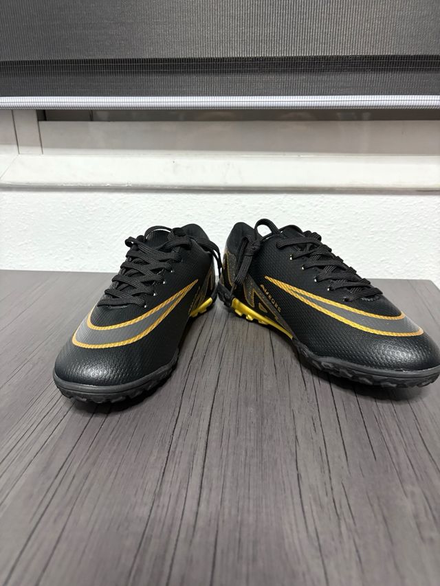 Multitacos negros y dorados