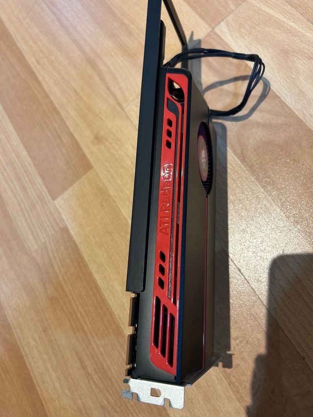 Tarjeta gráfica ATI Radeon HD 5770 1GB