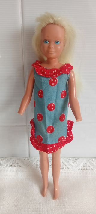 Muñeca Skipper de 1967 con vestido de 1963.