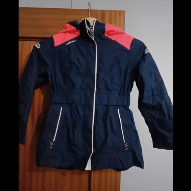 Chaqueta niña cortavientos impermeable 6 años.